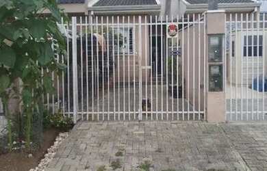 Imagem: A casa possui 2 Dormitórios, 1 Banheiro, 1 Vaga na garagem