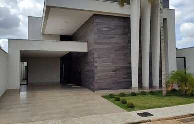 Imagem: A casa em condomínio possui 4 Dormitórios, 5 Banheiros, 2