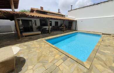 Imagem: A casa possui 3 Dormitórios, 4 Banheiros, 4 Vagas na garagem