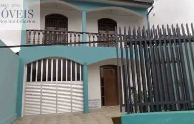 Imagem: A casa possui 5 Dormitórios, 2 Banheiros, 2 Vagas na garagem