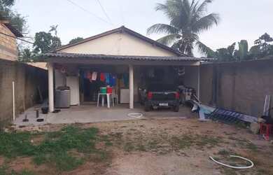 Imagem: A casa possui 3 Dormitórios, 2 Banheiros, 1 Vaga na garagem