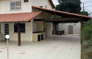 Imagem: A casa possui 2 Dormitórios, 2 Banheiros, 2 Vagas na garagem