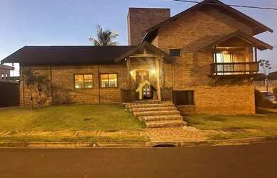 Imagem: A casa em condomínio possui 5 Dormitórios, 5 Banheiros, 5