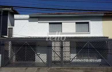 Imagem: A casa possui 3 Dormitórios, 2 Banheiros, 3 Vagas na garagem