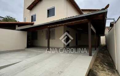 Imagem: A casa possui 3 Dormitórios, 1 Banheiro, 1 Vaga na garagem