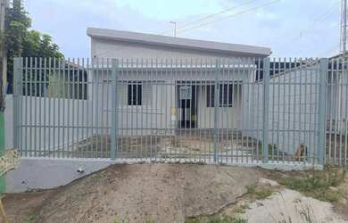 Imagem: A casa possui 2 Dormitórios, 1 Banheiro, 2 Vagas na garagem