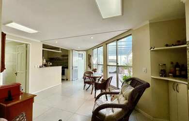 Imagem 9: Ampla casa central reformada e com piscina