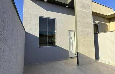 Imagem: A casa possui 2 Dormitórios, 2 Banheiros, 1 Vaga na garagem