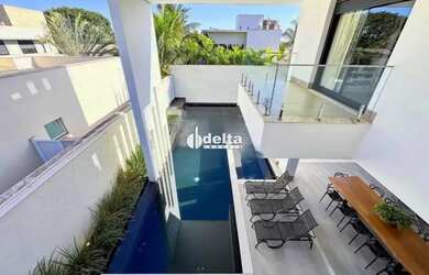 Imagem 2: Casa no condomínio BOSQUE KARAIBA disponível para venda em Uberlândia-MG