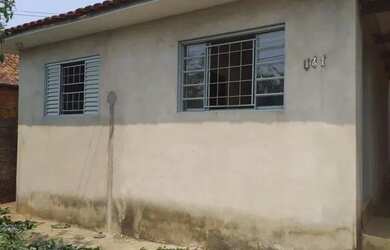 Imagem: A casa possui 2 Dormitórios, 1 Banheiro, 70m² de Área e