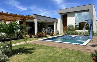 Imagem: A casa em condomínio possui 4 Dormitórios, 4 Banheiros, 270m²