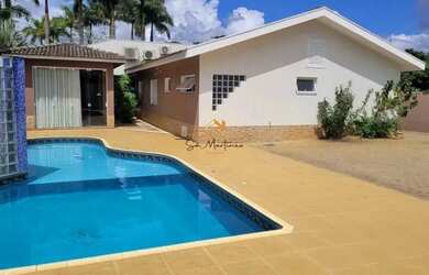 Imagem: A casa em condomínio possui 4 Dormitórios, 4 Banheiros, 3