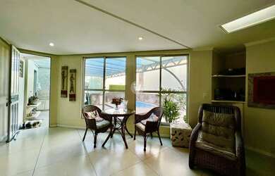 Imagem 10: Ampla casa central reformada e com piscina