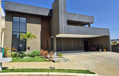 Imagem: A casa em condomínio possui 4 Dormitórios, 5 Banheiros, 3