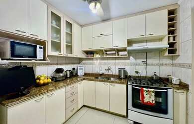 Imagem 12: Ampla casa central reformada e com piscina