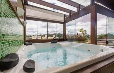 Imagem: A casa possui 3 Dormitórios, 5 Banheiros, 5 Vagas na garagem