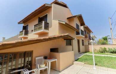 Imagem: A casa possui 3 Dormitórios, 4 Banheiros, 3 Vagas na garagem