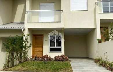 Imagem: A casa possui 2 Dormitórios, 3 Banheiros, 1 Vaga na garagem