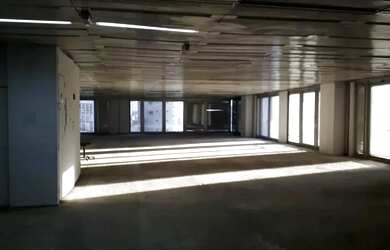 Imagem: O depósito possui 5 Vagas na garagem, 718m² de Área, Ar-condicionado