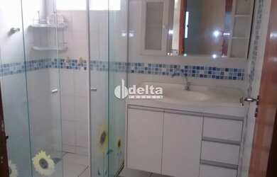 Imagem 2: Casa disponível para venda no bairro Nossa Senhora das Graças em Uberlândia...