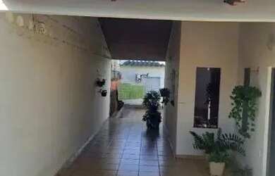 Imagem: A casa possui 2 Dormitórios, 2 Banheiros, 1 Vaga na garagem