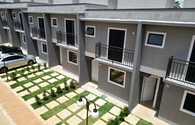 Imagem: A casa em condomínio possui 3 Dormitórios, 3 Banheiros, 2