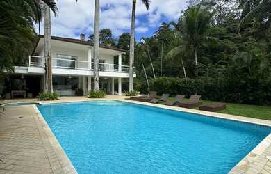 Imagem: A casa possui 5 Dormitórios, 5 Banheiros, 5 Vagas na garagem