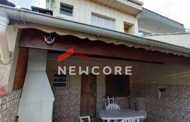 Imagem: A casa possui 3 Dormitórios, 3 Banheiros, 2 Vagas na garagem