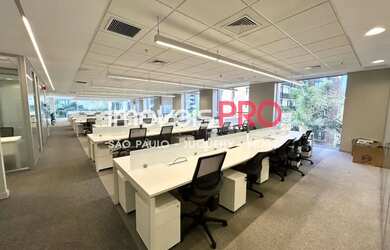 Imagem: O depósito possui 5 Vagas na garagem, 2.213m² de Área e