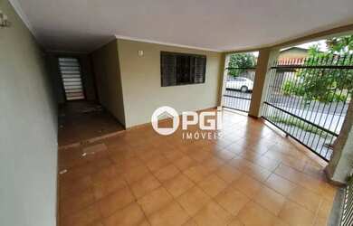 Imagem: A casa possui 2 Dormitórios, 1 Banheiro, 2 Vagas na garagem