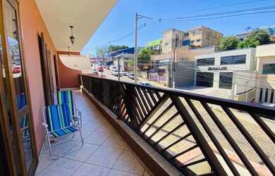 Imagem: A casa possui 3 Dormitórios, 4 Banheiros, 2 Vagas na garagem