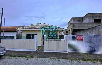 Imagem: A casa em condomínio possui 3 Dormitórios, 1 Banheiro, 3 Vagas