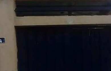 Imagem: A casa possui 3 Dormitórios, 1 Banheiro, 2 Vagas na garagem