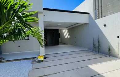 Imagem: A casa possui 2 Dormitórios, 2 Banheiros, 2 Vagas na garagem