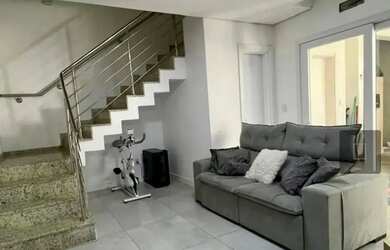 Imagem: A casa em condomínio possui 3 Dormitórios, 1 Banheiro, 1 Vaga