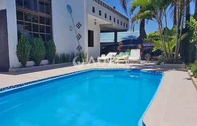 Imagem: A casa possui 3 Dormitórios, 3 Banheiros, 3 Vagas na garagem