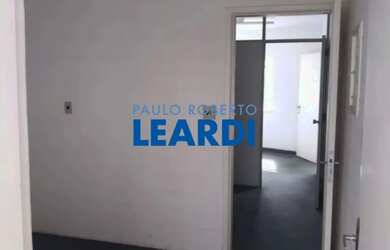 Imagem: O depósito possui 1 Vaga na garagem e 100m² de Área e está