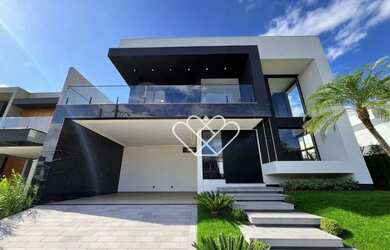 Imagem: A casa em condomínio possui 3 Dormitórios, 4 Banheiros, 4