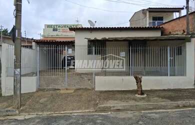 Imagem: A casa possui 3 Dormitórios, 2 Banheiros, 5 Vagas na garagem