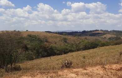 Imagem: O terreno está localizado em Entre Rios de Minas, MG à venda