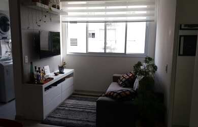 Imagem: O apartamento possui 2 Dormitórios, 1 Banheiro, 1 Vaga na garagem