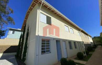 Imagem: A casa possui 2 Dormitórios, 1 Banheiro, 1 Vaga na garagem