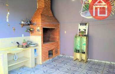 Imagem: A casa possui 2 Dormitórios, 2 Banheiros, 1 Vaga na garagem