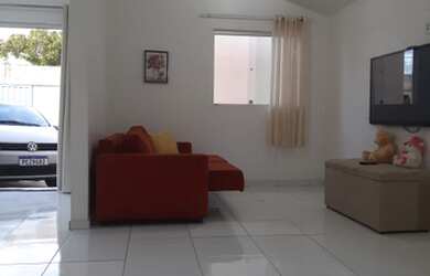 Imagem: A casa possui 3 Dormitórios, 2 Banheiros, 1 Vaga na garagem