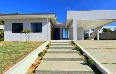 Imagem: A casa em condomínio possui 4 Dormitórios, 3 Banheiros, 5