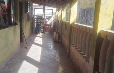 Imagem: A casa possui 4 Dormitórios, 2 Banheiros, 4 Vagas na garagem