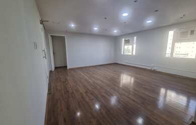 Imagem: O depósito possui 2 Vagas na garagem e 60m² de Área e está