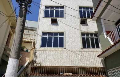 Imagem: A casa possui 4 Dormitórios, 3 Banheiros, 5 Vagas na garagem