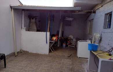 Imagem: A casa à venda possui 3 Dormitórios, 2 Banheiros, 2 Vagas