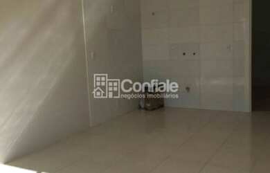 Imagem: A casa possui 3 Dormitórios, 1 Banheiro, 2 Vagas na garagem